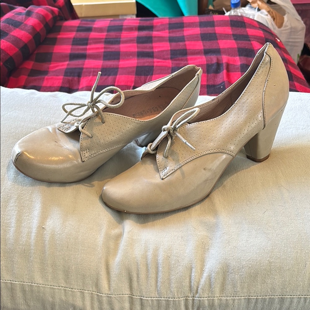 Women's Beige Lace-Up Heels vintage